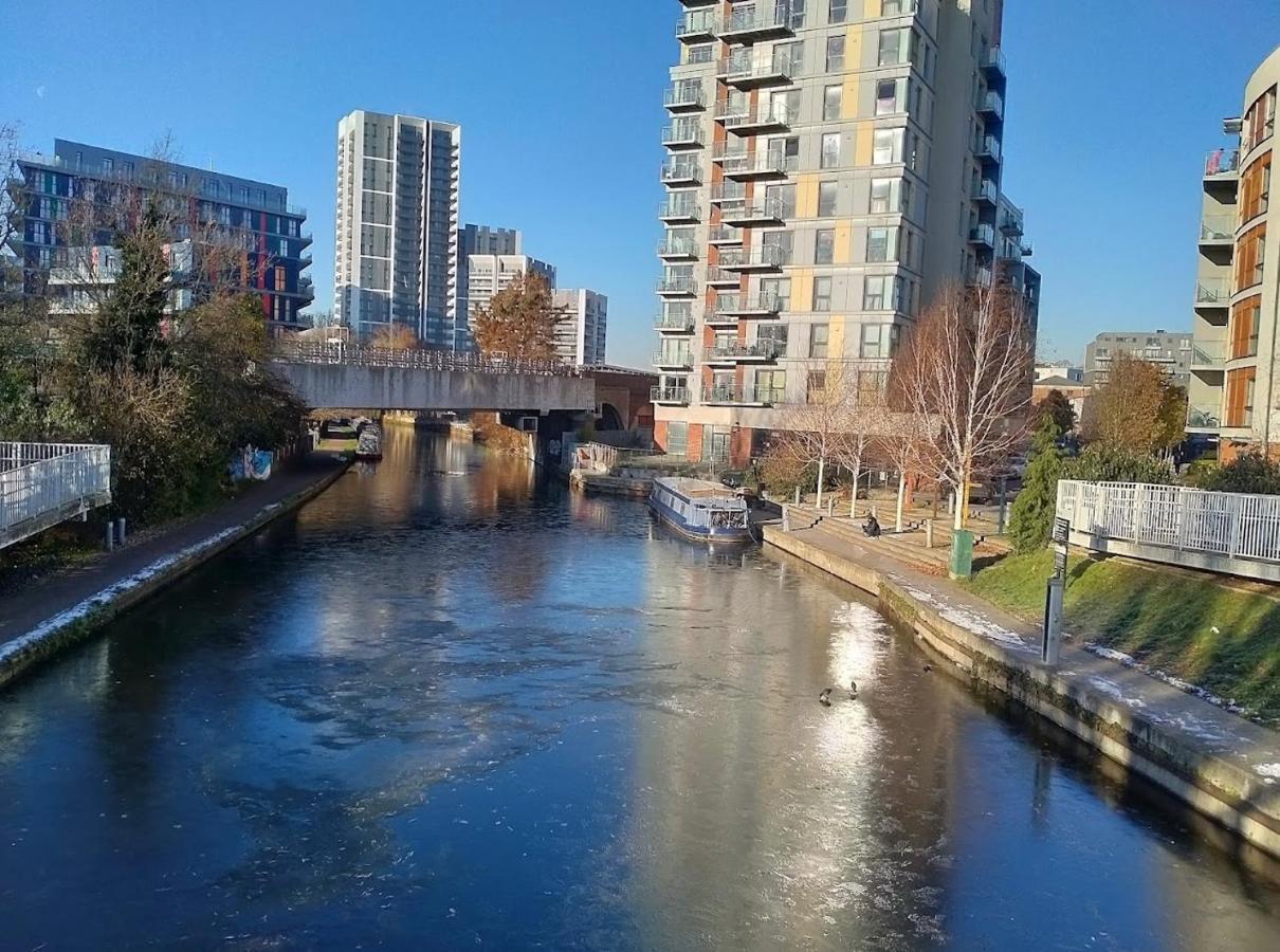 Lovely Luxury 1-Bed Apartment In Wembley London Exterior photo